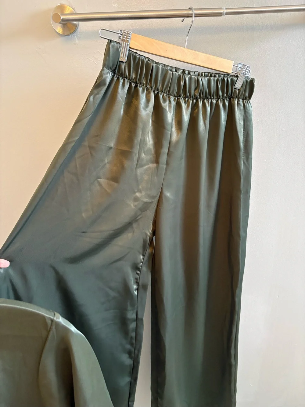 Green Tie-Detail Satin Pantsuit - Picture 6 of 9